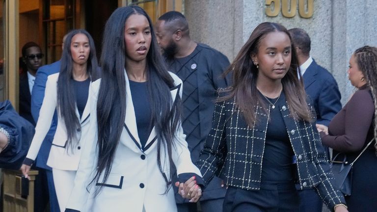 Šest dětí Combs, včetně Chance, Right a Twins Jessie a D'Lila Star, oslovilo soudce na podporu svého otce. Pic: AP/Richard Drew