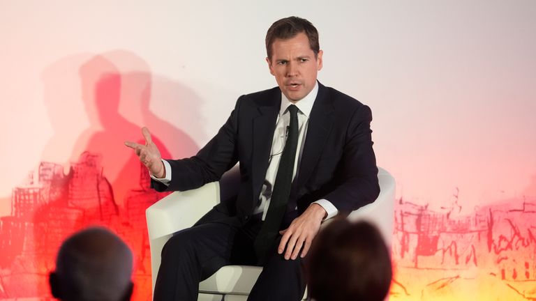 Robert Jenrick se během konference konzervativní strany účastní okrajové akce. Pic: Pa