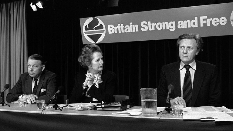 Michael Heseltine (R) byl ministrem obrany Margaret Thatcherové v 80. letech. Pic: Pa