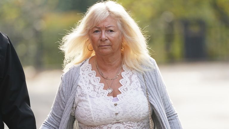 Karen Spragg dorazí na soud Leicester Crown Court. Pic: Pa