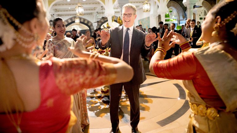 Sir Keir Starmer na obřadu Diwali v Bombaji. Pic: Pa