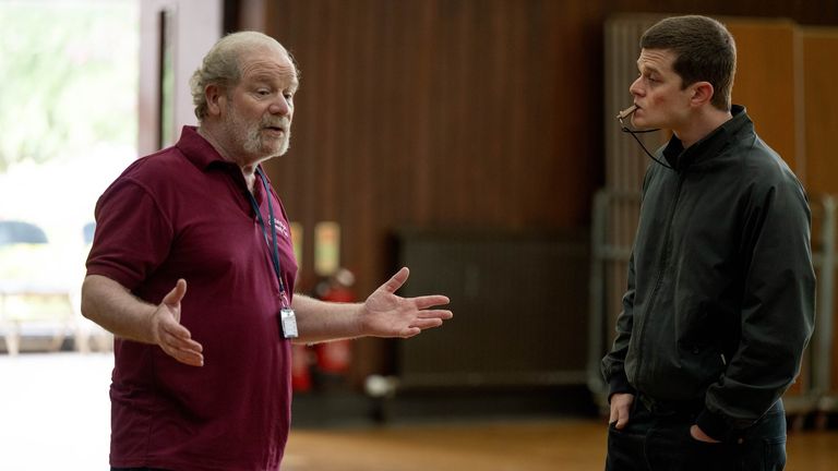 Skotský herec Peter Mullan s Robertem Aramayem. Pic: Studiocanal