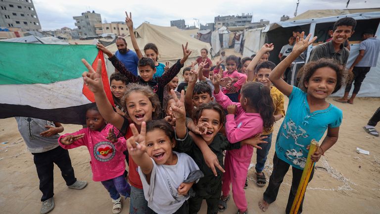 Palestinské děti v Gaze slaví dohodu o příměří. Pic: Getty Images
