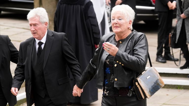 Hattonovi rodiče Ray a Carol. Pic: Pa