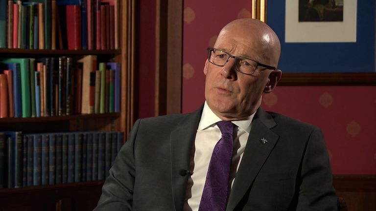 John Swinney řekl Sky News, že politika vířící kolem Farage je „odpudivá“