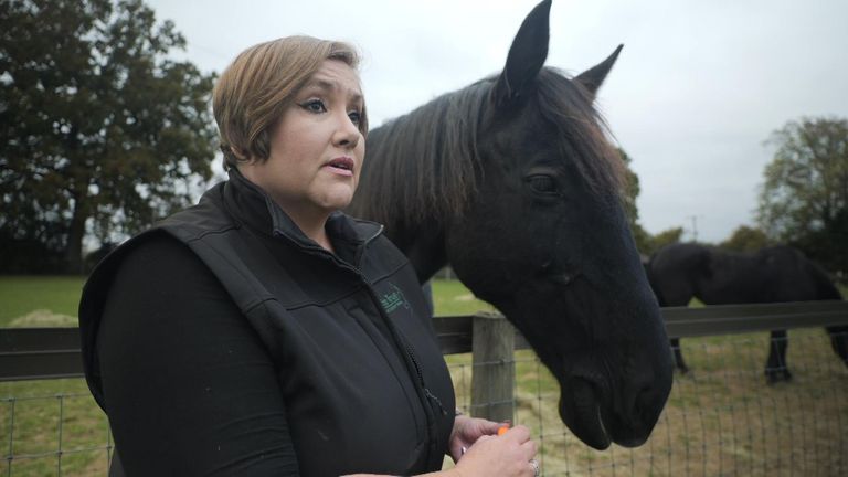 Jeanette Allen, generální ředitelka Horse Trust, s Quakerem