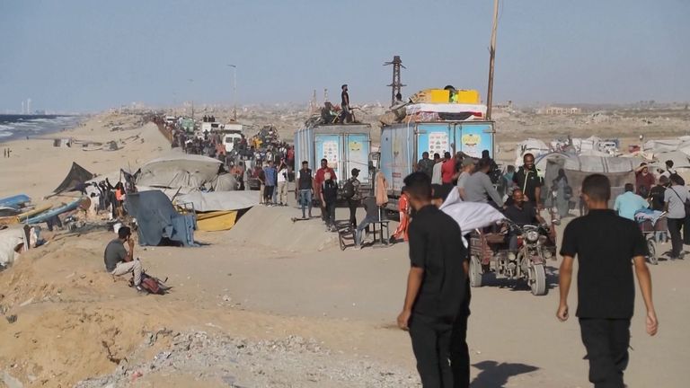 Gaza je plná lidí, kteří se vracejí do svých domovů