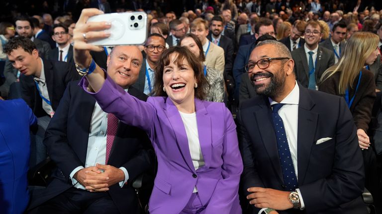 (LR) Stínový obchodní tajemník Andrew Griffith, sekretářka stínu Victoria Atkins a sekretářka stínu Síra Sir James Cleverly. Pic: Pa