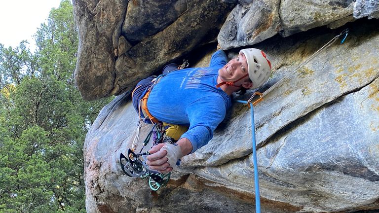 Balin Miller lezení po nose trasy Croc v krokodýle skály v Hyalite Canyon. Obrázek: Dylan Miller/ap