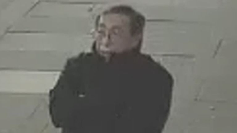 Obrázek CCTV vydaný policií pana Rivero. Pic: Met Police/PA
