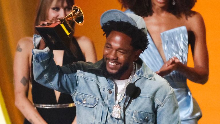 Ne jako bychom vyhráli Lamar Five Grammys. Pic: Reuters