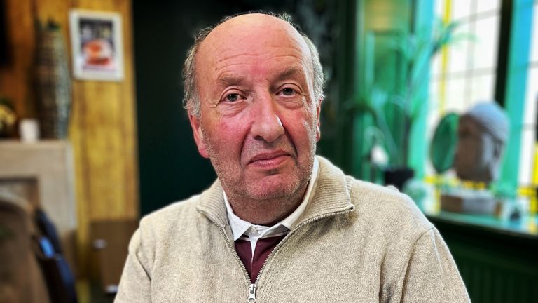 Alan Levy, pomohl zabarikádovat synagogu