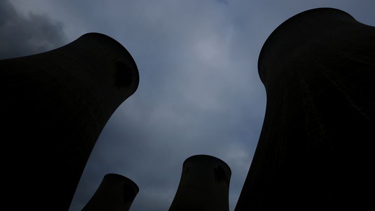 Elektrárna Drax je dotována tak, aby spalovala dřevo místo uhlí, což je praxe kontroverzní s konzervativci i environmentalisty. Pic: Reuters