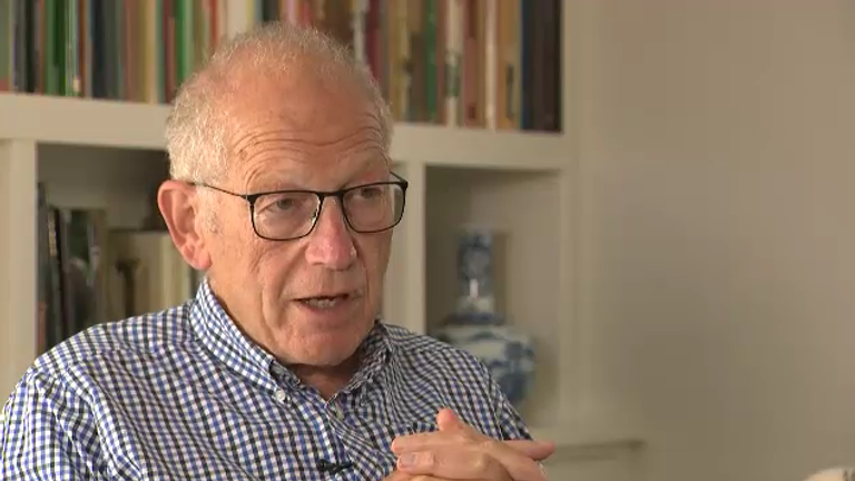 Profesor James Neuberger uvedl, že možný přenos ICAA je „znepokojen“