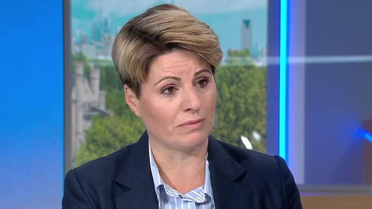 Emma Hardy uvedla, že vláda nevyvíjela tlak na zrušení případu
