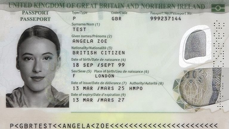 Bio stránka nového britského pasu. Pic: Pa